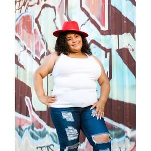 Meet your Posher, Tia